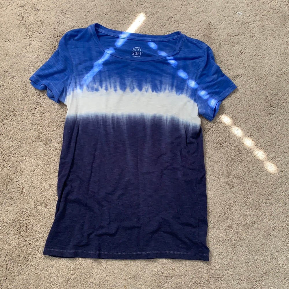 Aerie tshirt blue and white shirt